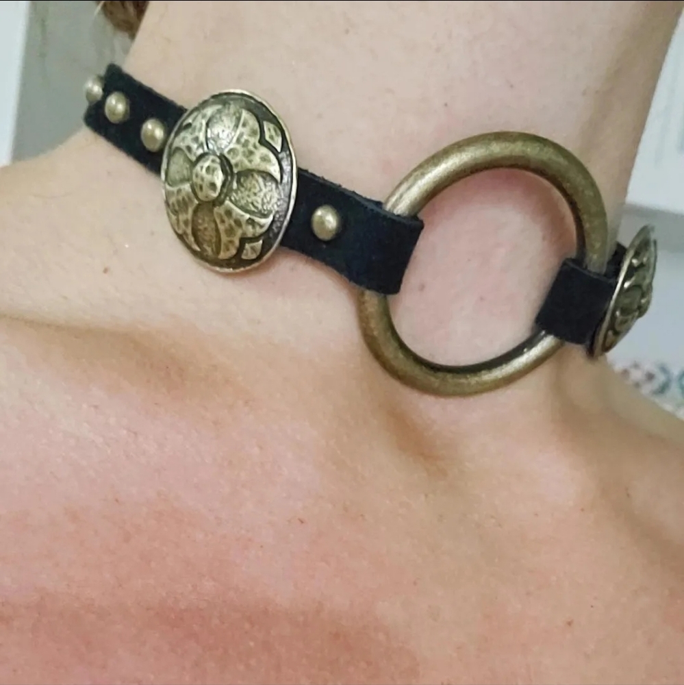 Leather bronze collar necklace